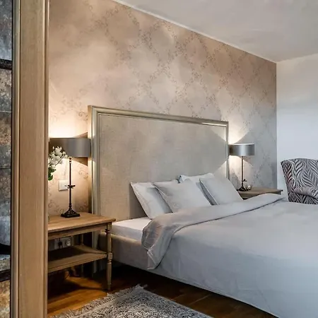 Daire Domillion 2bdr Old Town W Views Parking A127 *