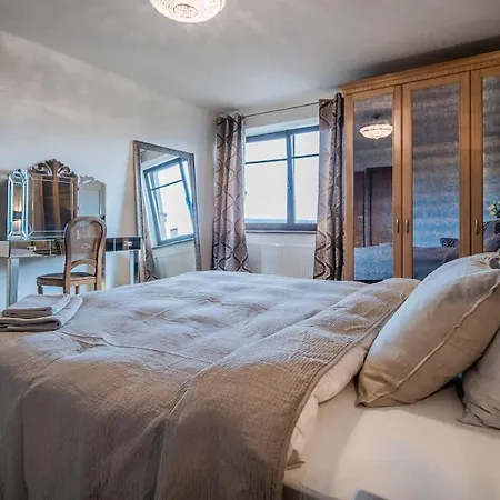 Daire Domillion 2bdr Old Town W Views Parking A127 *